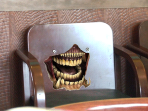 Rawr chair.png