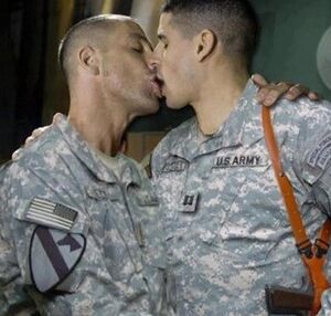 Gay solider kiss.jpg