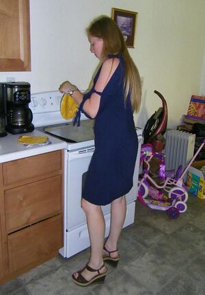 Kimmy 4chan cooking.jpg