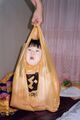 --Ancient traditional Chinese method of transportation.-- Actually, the baby in the plastic bag is actually a picture taken in good Korea