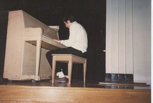 LubekOnPianoTaft1993.jpg