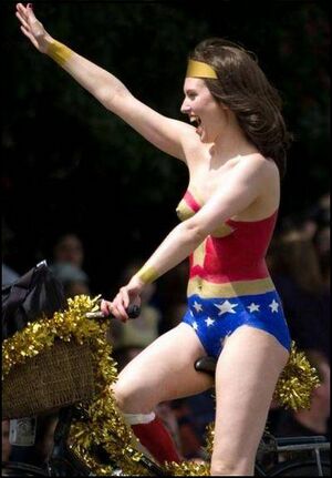 Wonder Woman - Nude Cosplay.jpg