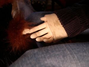 Dollfie-StephG-hand-size.jpg