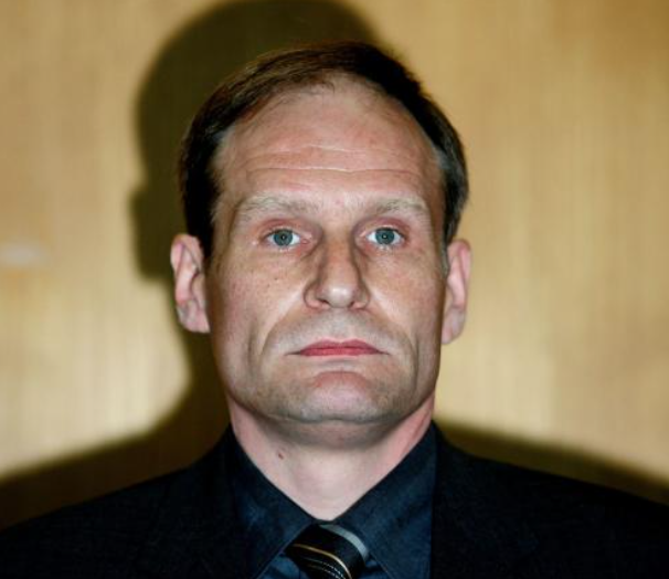File:Arminmugshot.png