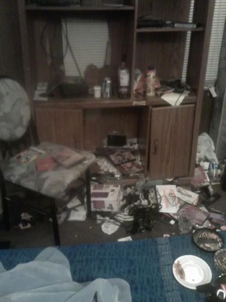 File:Erica's apartment got fucked up 1.jpg
