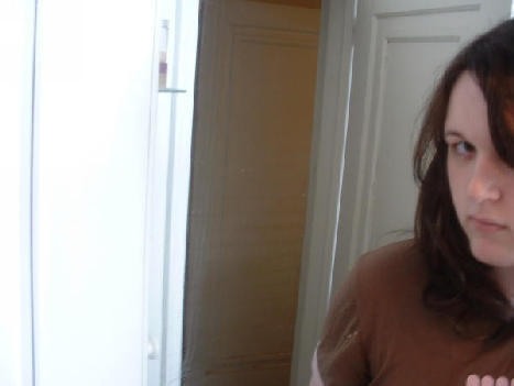 File:Sarah Butts Hot Or Not 1.jpg