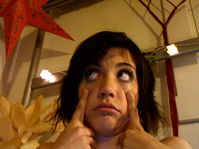 File:Egg girl 205.jpg