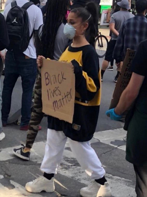 Chocciana protesting.png