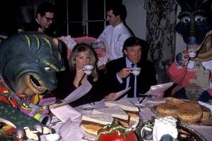 Trump surrounded by reptoids.jpg